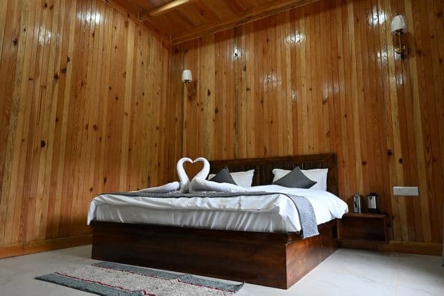 Scenic Wooden, Stone & Mud Retreat Suite — photo 16