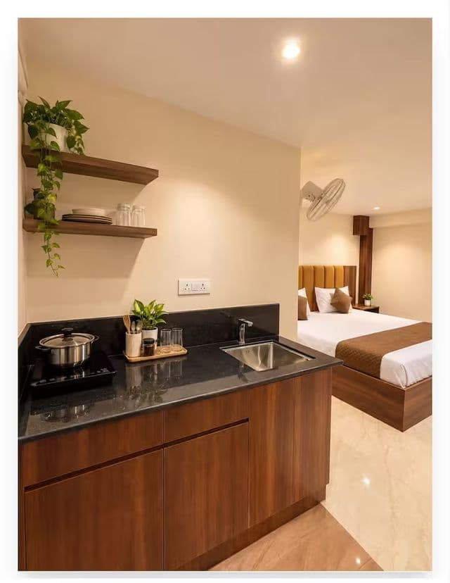 Scarlet Suites By The Pals - Studio with Kitchen — photo 5